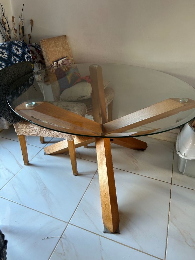 Dining table and 4 chairs 