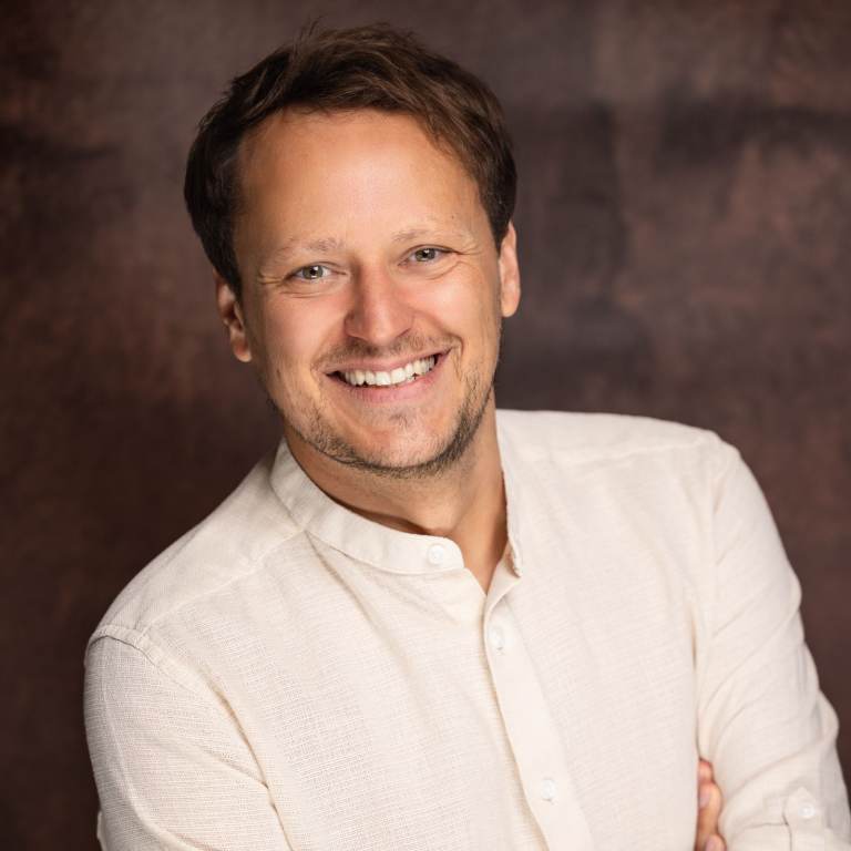 Native French guy here. I'll help you to be able to converse in real, everyday French. Online !