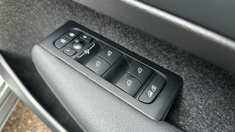 2025 Volvo XC40 2.0 B4P Plus Dark 5dr Auto Petrol Estate Estate Petrol Automatic