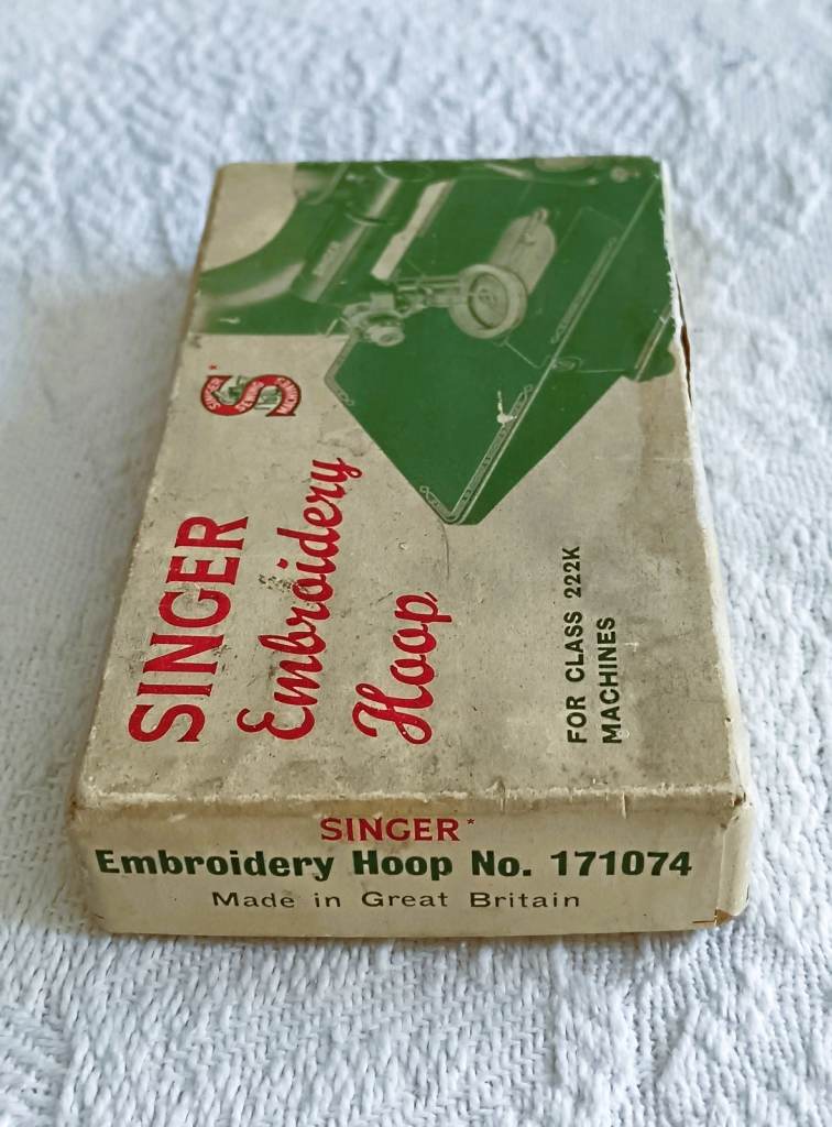 ORIGINAL SINGER Embroidery Hoop No. 171074 Boxed Sewing Machine 222K VINTAGE AUTHENTIC