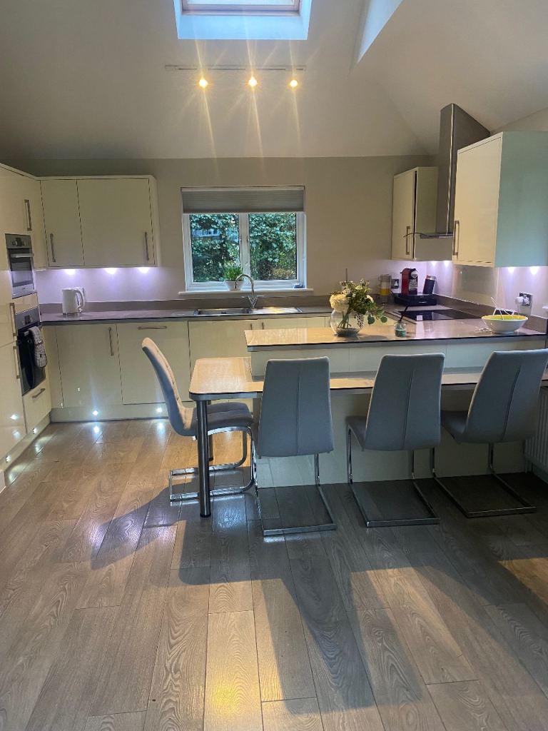 Wren full kitchen for sale with Bosch appliances 