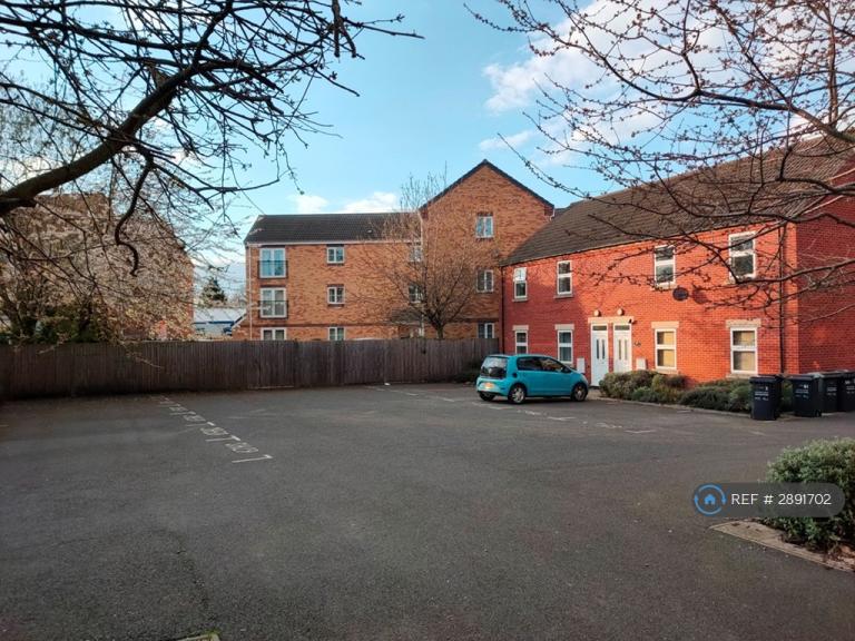 2 bedroom flat in Carlton Close, Loughborough, LE11 (2 bed) (#2891702)