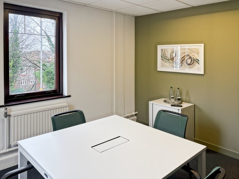 Winchester - SO238BB \ Flexible Office Space with 4 Desks