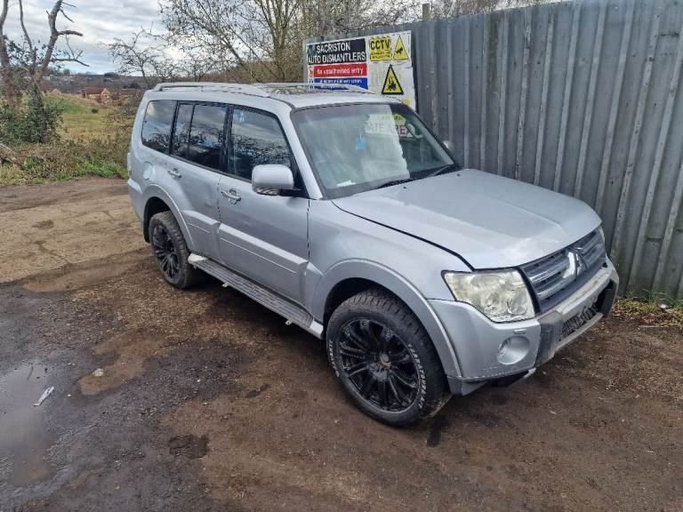 Breaking for spares mitsubishi shogun 3.2 di-d 2005