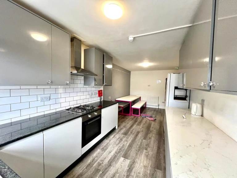 6-bedroom semi-detached HMO property in Ashford, ideal for sharers or HMO use.