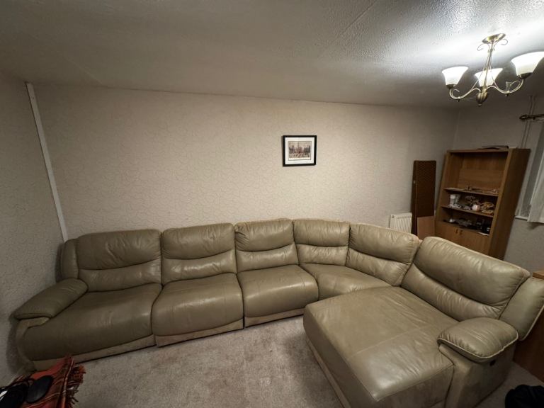 Comfortable big leather sofa L shaped 6/7 seater can sell separately