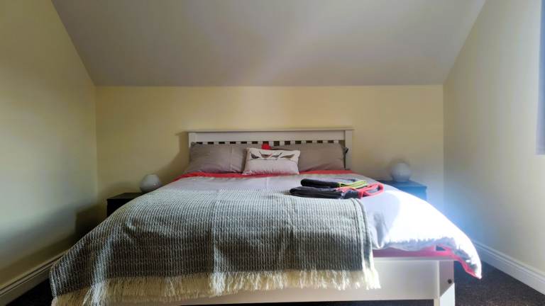 One-Bedroom Farmhouse for Rent Near Mourne Mountains, Sea & Forest Parks