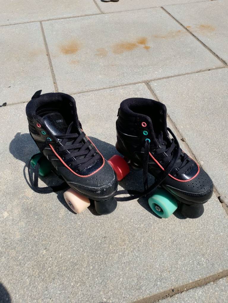 Black Roller Skates – Good Condition, Used