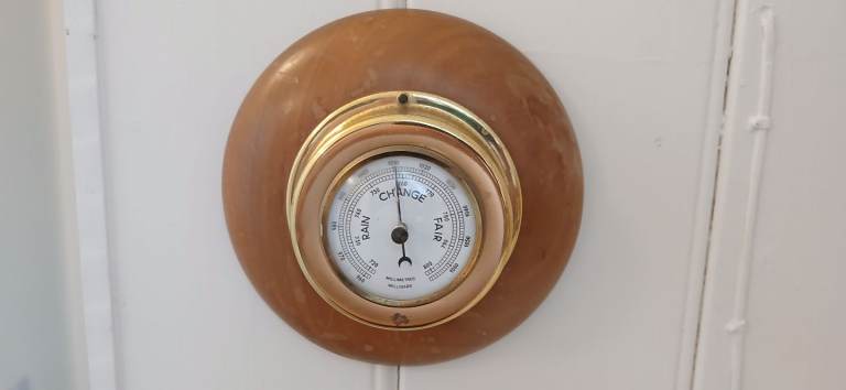 VINTAGE, TRADITIONAL MARINE BRASS AND WOOD ANEROID BAROMETER