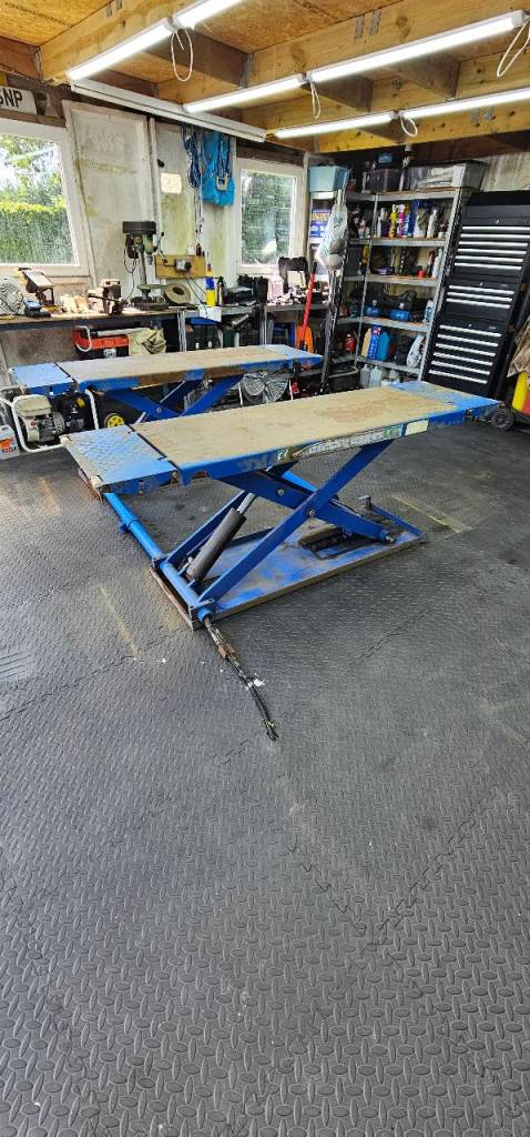 Mid Scissor Lift 3000KG