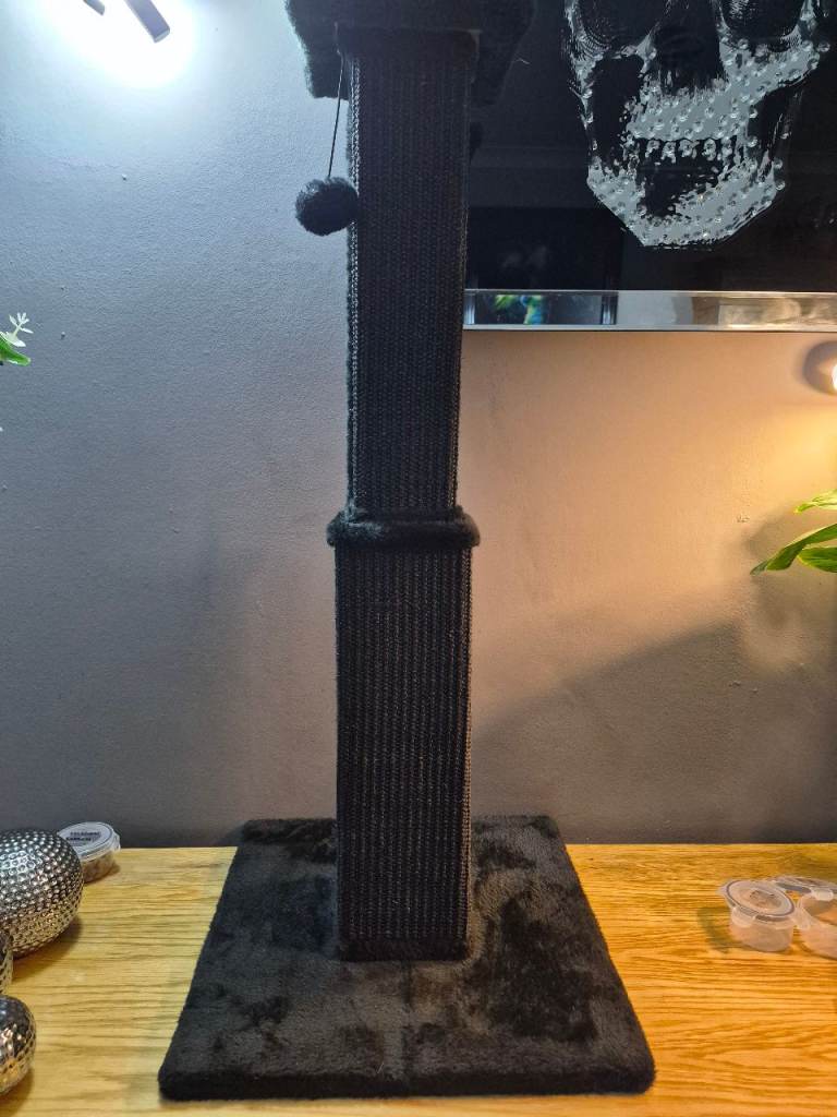 Black cat scratch post never used