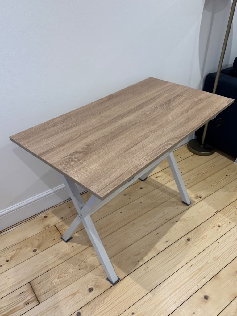 Drop leaf extendable dining table 