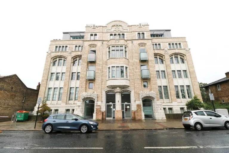 Two bedroom apartment in Grade II listed building E13