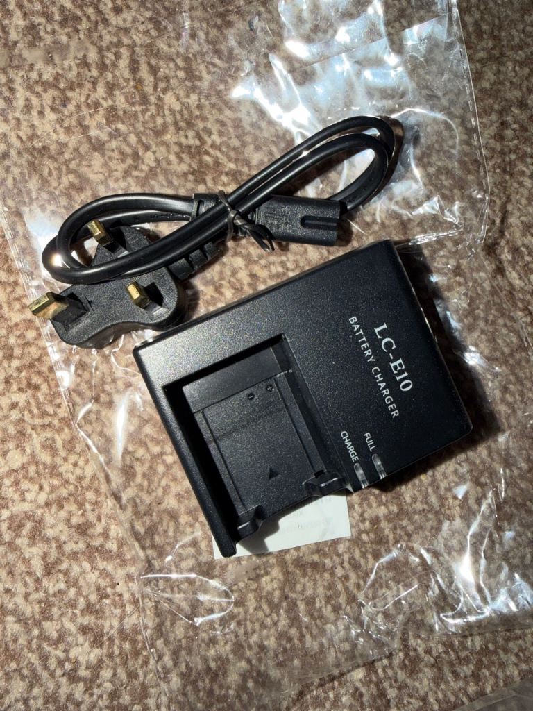 Canon LC-E10 Battery Charger with UK Plug Cable