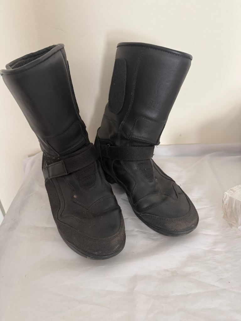 Motorcycle Boots size 9 (42) used but in fair condition