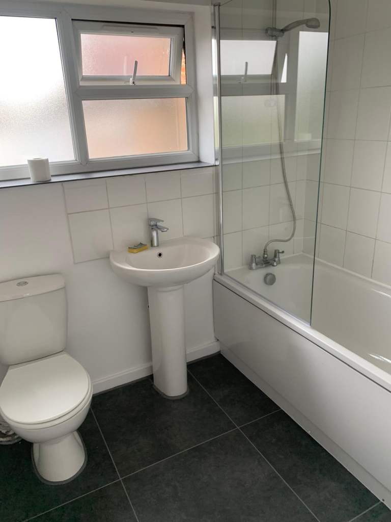  2 Doubles Room to let  Chalfont Avenue, Wembley, HA9 6NP - All bills included