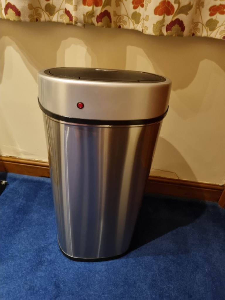 VonHaus 3007713 Kitchen waste bin with hands-free sensor activated lid opening & closing