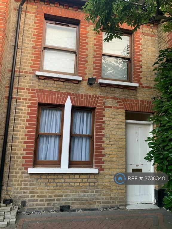 1 bedroom flat in Windsor Road, London, E7 (1 bed) (#2738340)