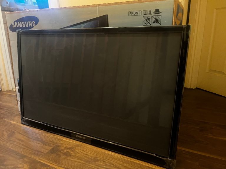 Samsung 43” Plasma 3D ready TV for sale *Cracked Screen*