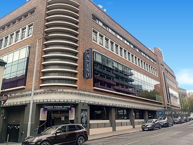 2 bedroom flat in The Axis, Nottingham, NG1 (2 bed) (#3055441)