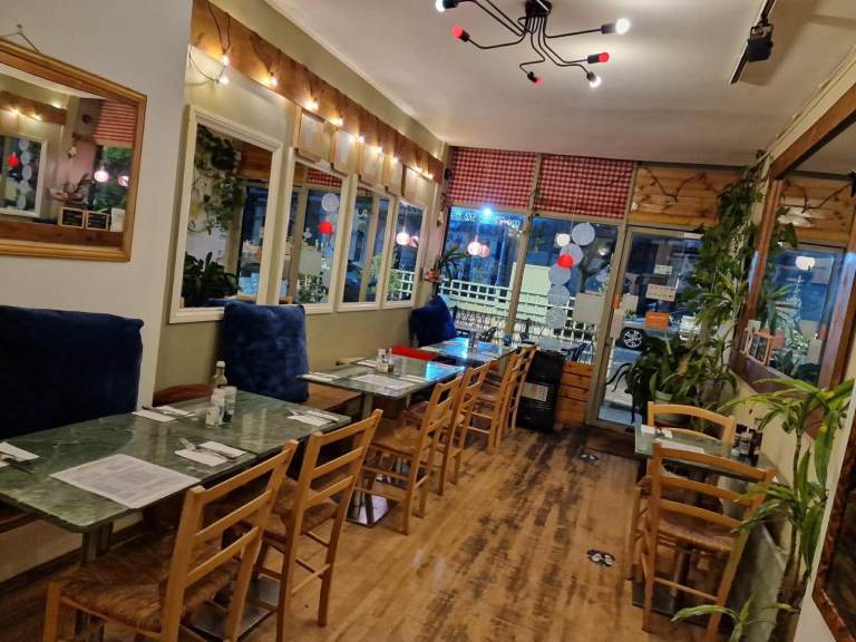 SOLDShop for sale in Clapham with very cheap rent 