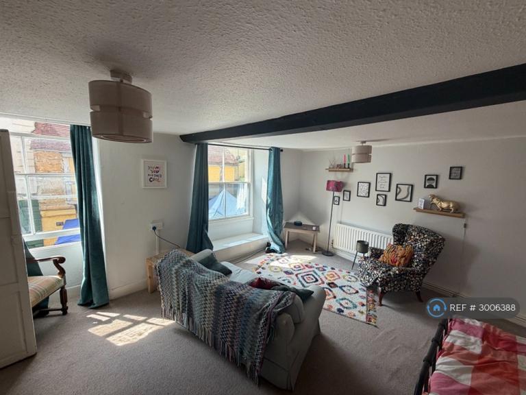 2 bedroom flat in Cheap St, Sherborne, DT9 (2 bed) (#3006388)