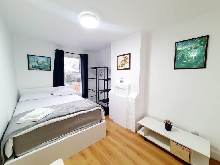 Rooms to Rent Near Thronton Heath Station 