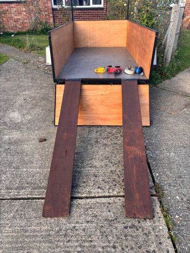 trailer 8x4 plus ramps .new winch in box .marine ply sides .good tires.braked.