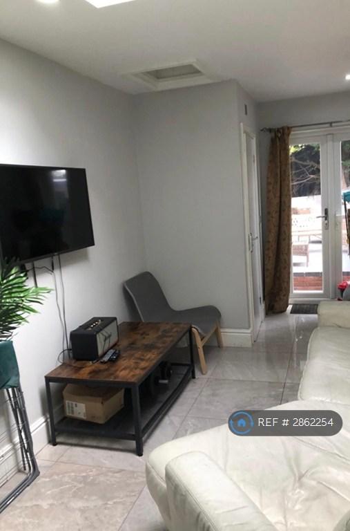 8 bedroom house in St Edwards Road, Birmingham, B29 (8 bed) (#2862254)