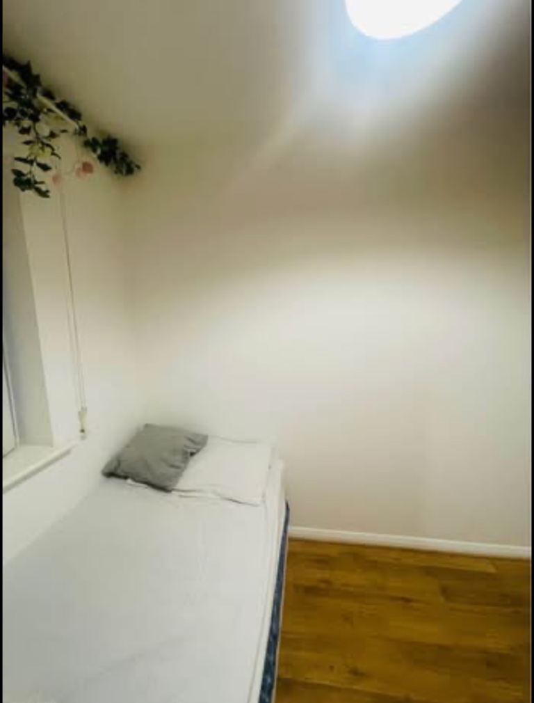 One bed room for rent 