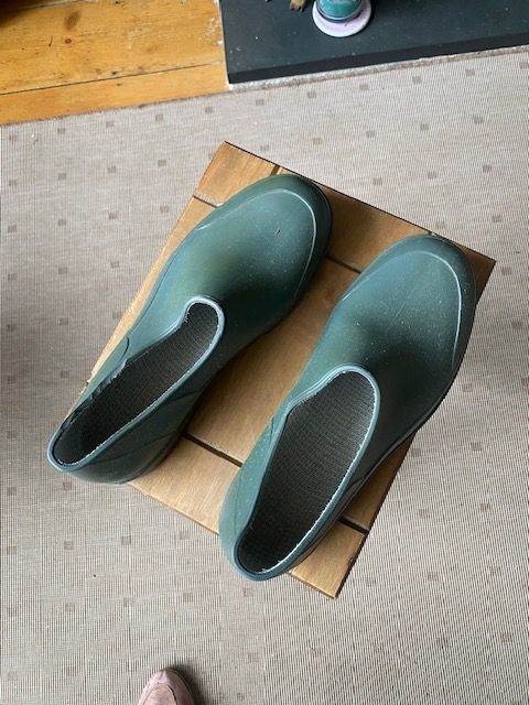 Gardening  / Dog Walking   Shoes Waterproof Colour Green Size 7