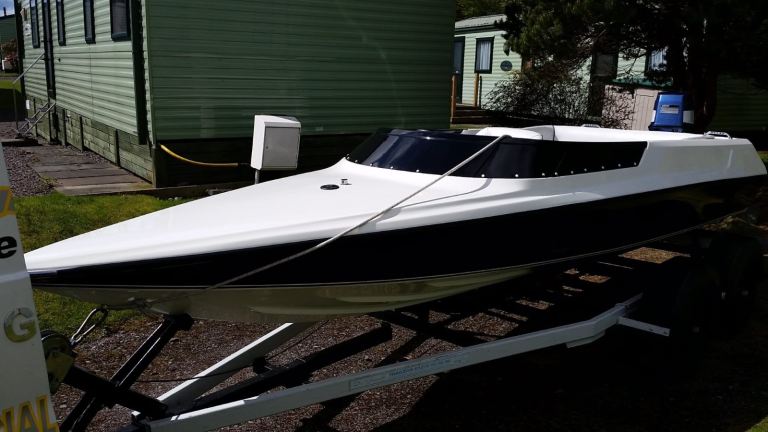 Speed boat