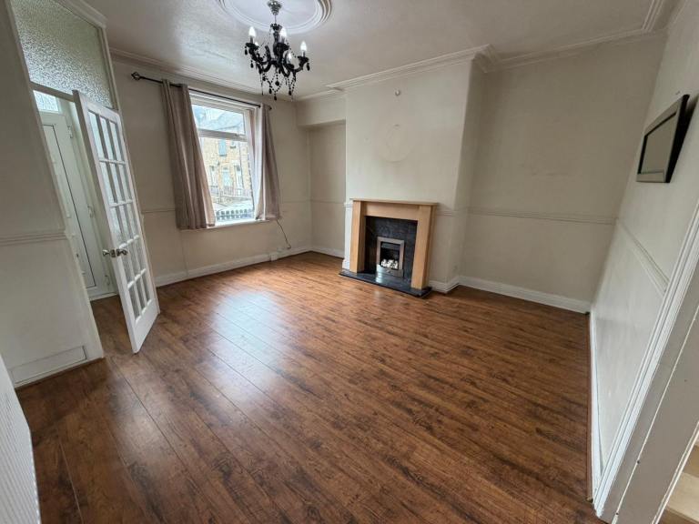 2 bedroom house to let BD4 (for rent)