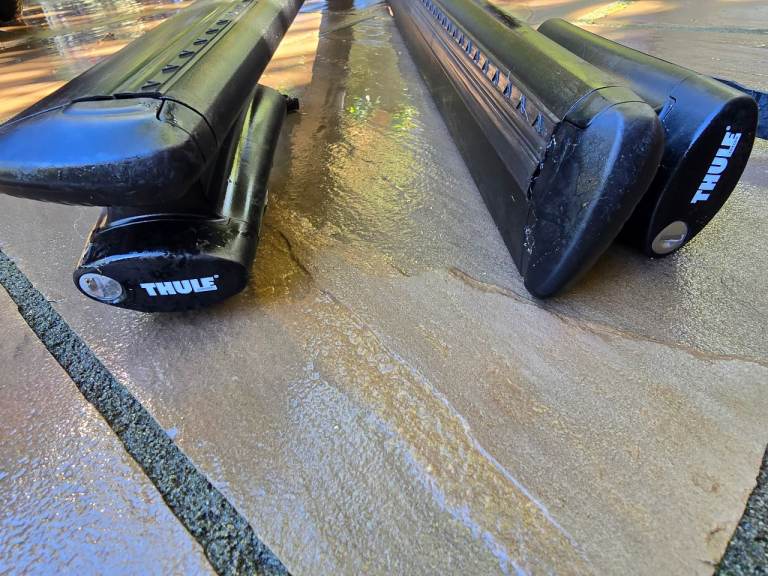 Thule Roof Bars for BMW X7 – Complete Set