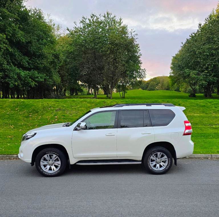 Toyota landcruiser invincible white auto fsh Sunroof Beige interior 