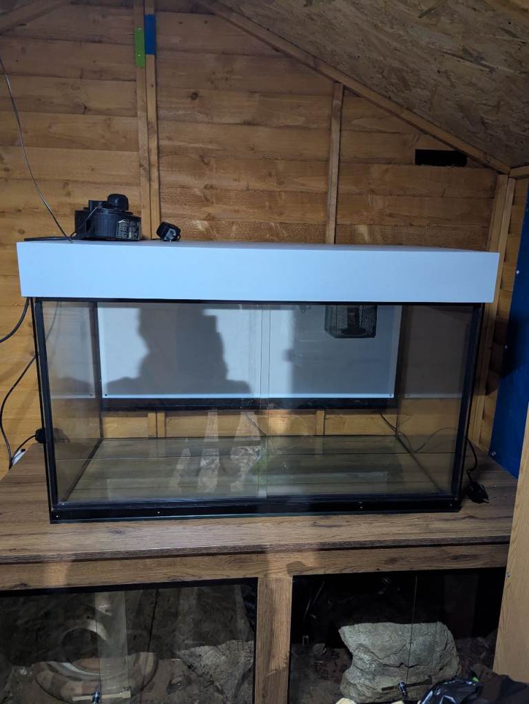 3ft glass vivarium with front sliding doors 