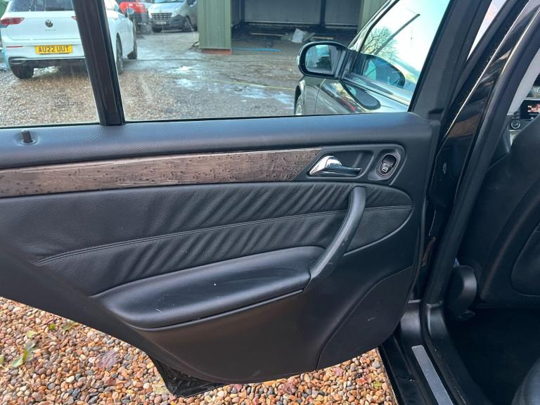 2006 Mercedes-Benz C Class 2.5 C230 Avantgarde SE 7G-Tronic 4dr SALOON Petrol Automatic