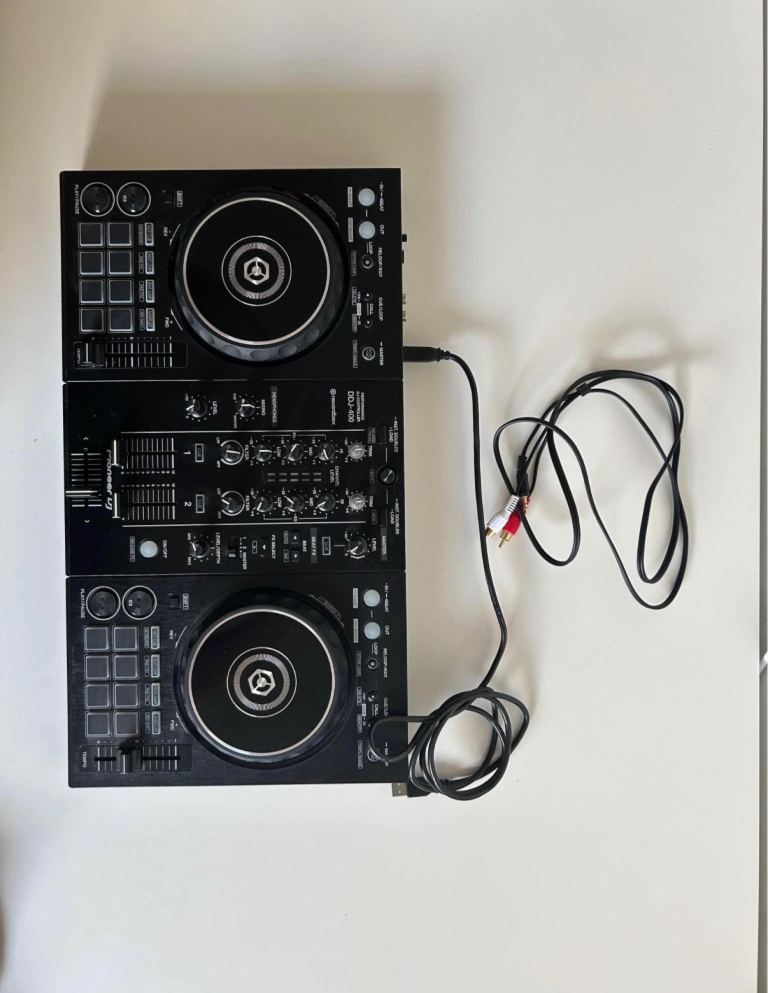 [SOLD] Pioneer DDJ-400 DJ Mixing Deck (2-channel controller for rekordbox)