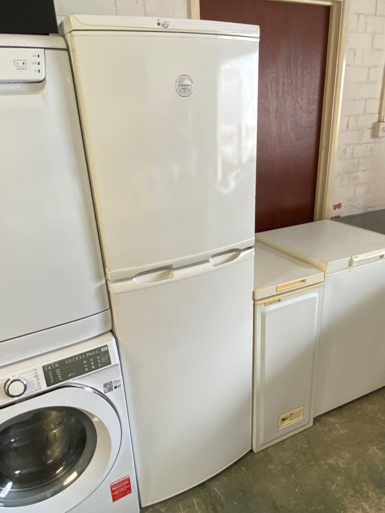 🚚✅WHITE ELECTROLUX 6FT FRIDGE FREEZER ALL CLEANED AND TESTED DELIVERY AVAILABLE 