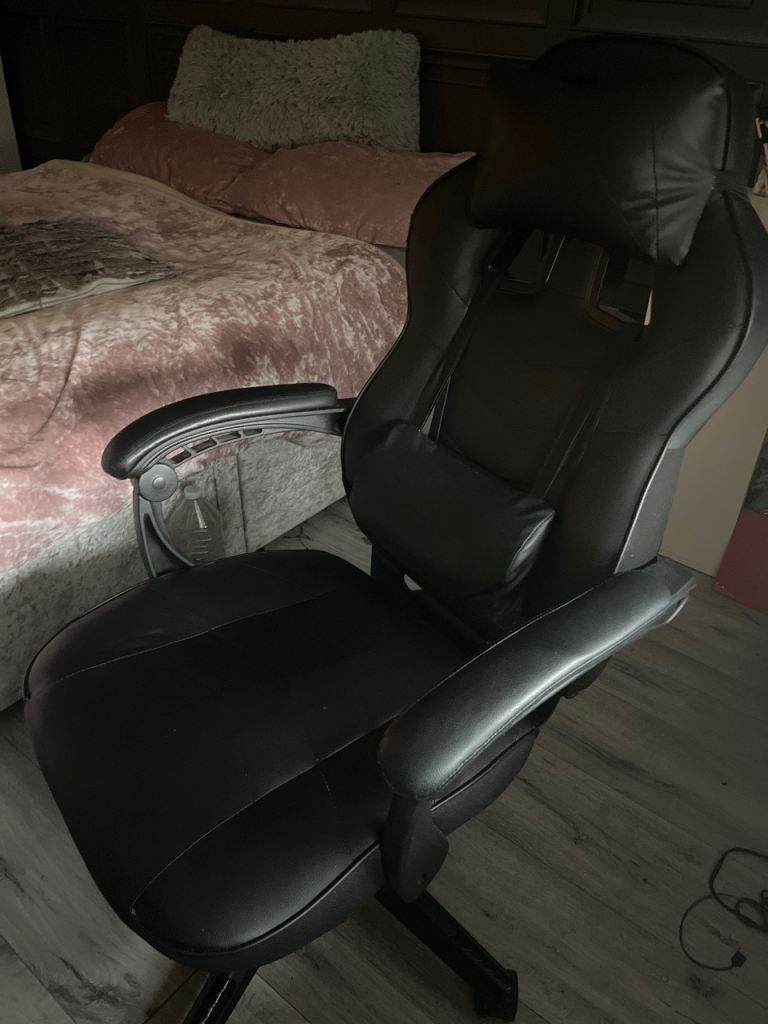 Gaming chair 