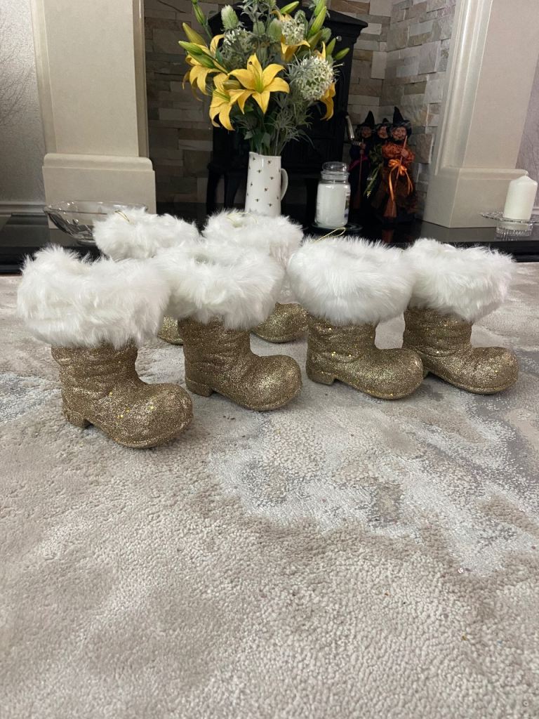 Set Of 6 Gold Sparkly Santa Boots 