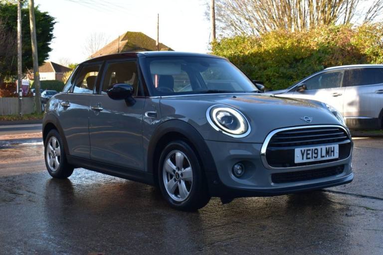 image for 2019 MINI Hatch 1.5 Cooper Classic Hatchback 5dr Petrol Steptronic Euro 6 (s/s) (136 ps) Hatchbac...