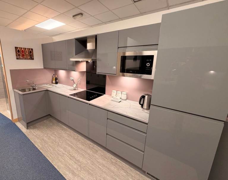 Ex Display Dust Grey Fitted Kitchen
