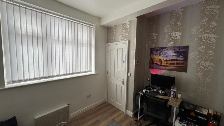 2 bedroom in Ls8 