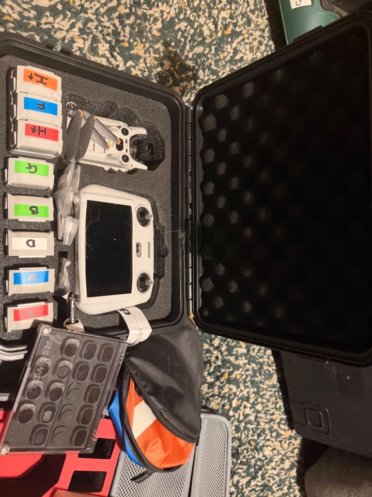 DJI Mini 4 Pro Package with TEN batteries. 