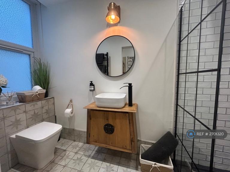 1 bedroom flat in Wakefield Road, Brighton, BN2 (1 bed) (#2701320)