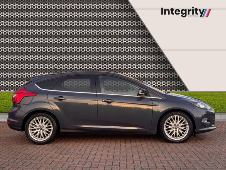 2014 Ford Focus 1.6 TDCi 115 Zetec Navigator 5dr HATCHBACK DIESEL Manual