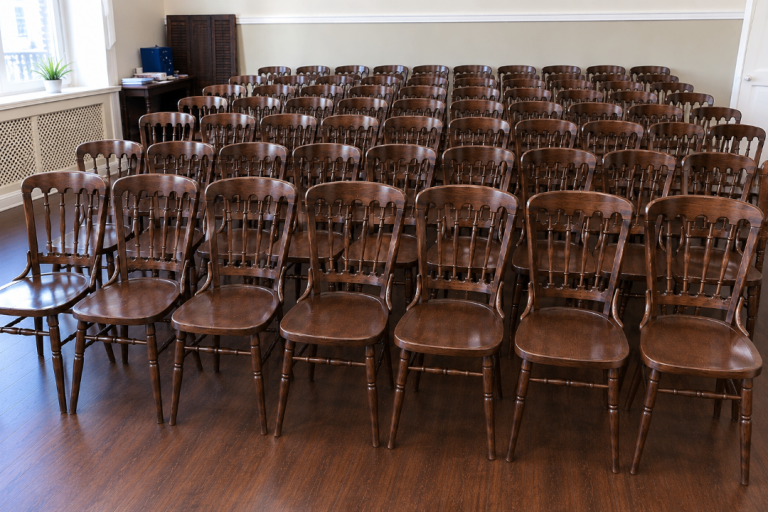 🔥🔥 STUNNING SOLID WOOD COMMERCIAL RESTAURANT & CAFÉ CHAIRS – 56 AVAILABLE – ONLY £35 EACH 🔥