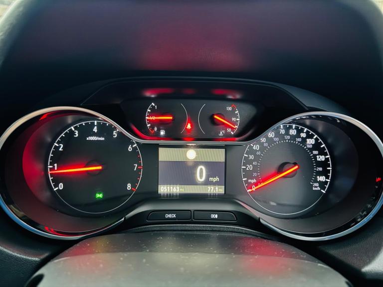 2019 Vauxhall Grandland X 1.5 Turbo D Tech Line Nav 5dr HATCHBACK DIESEL Manual