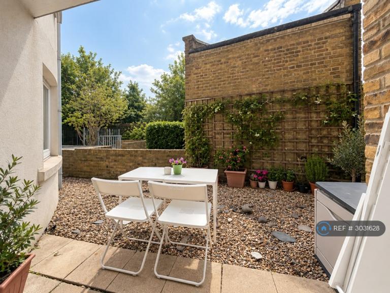 2 bedroom flat in Augustine Bell Tower, London, E3 (2 bed) (#3031628)